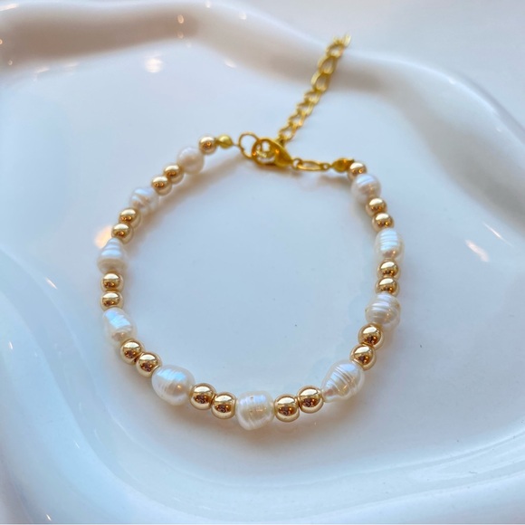 Handmade Jewelry - Handmade Gold Plated Beaded Bracelet with Freshwater Pearls